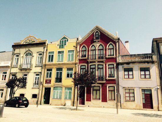 Eça de Queiroz Monument